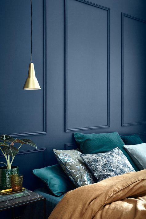 Wall Paint Inspiration, Dark Blue Bedrooms, Wall Colours, Oval Room Blue, Living Room Decor Inspiration, Bedroom False Ceiling Design, Dekorasi Kamar Tidur, Paint Colors For Living Room, Blue Bedroom