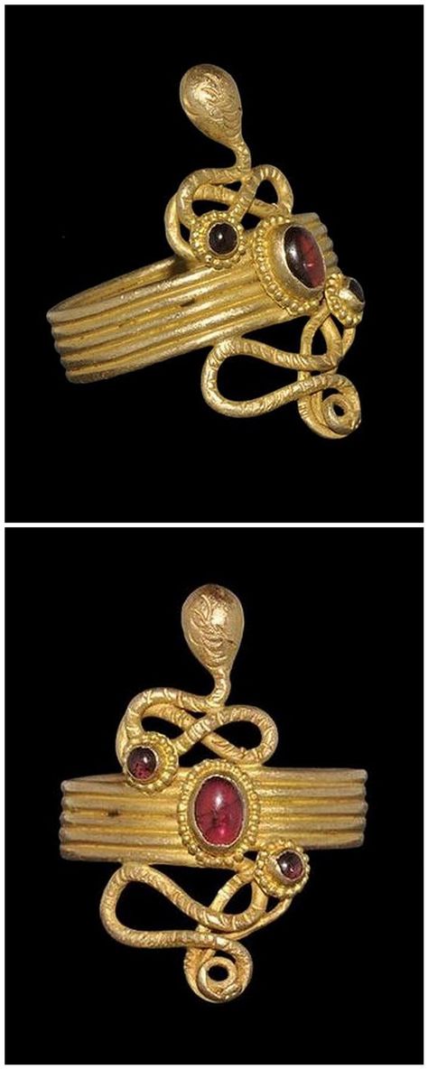 Ancient Egyptian jewelry Ancient Egypt Jewelry, Egyptian Accessories, Egyptian Gold, Egypt Jewelry, Ancient Egyptian Jewelry, Egyptian Fashion, Ancient Jewels, Serpent Ring, Ancient Jewellery