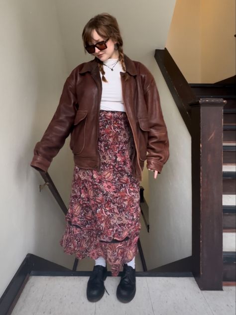 Sheer Floral Top Outfit, Red Brown Outfit Aesthetic, Brown Alt Outfit, Midsize Autumn Outfits 2023, 90s Fashion Midsize, Oversized Brown Leather Jacket Outfit, 80s Fall Fashion, Midsize Autumn Outfits, Brown And Red Outfit