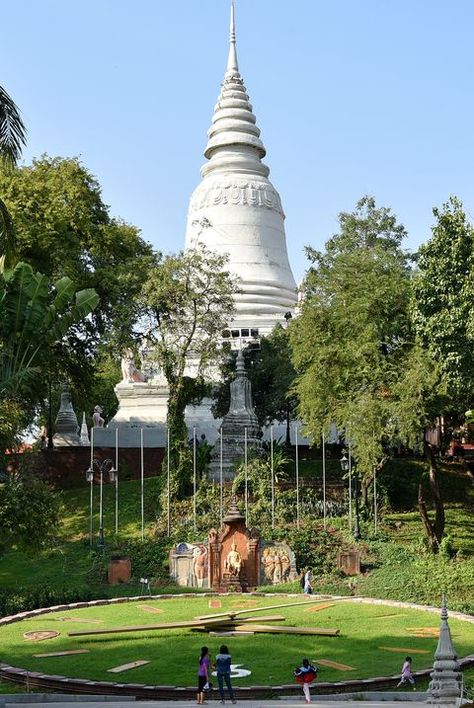 Wat Phnom temple at Phnom Penh Cambodia Phnom Penh City, Beautiful Cities In The World, Phnom Penh Cambodia, Gothic Buildings, Pastel Sunset, Cities Around The World, Most Romantic Places, Beautiful Cities, Phnom Penh