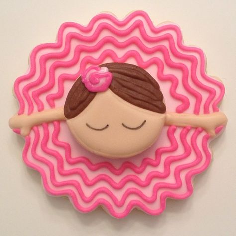 Little Ballerina  Another cookie Dance Decorated Cookies, Dance Cookies, Ballet Cakes, Ballerina Cookies, Cookies Decoradas, Ballerina Cakes, Ballerina Party, Pretty Cookies, Cookies For Kids