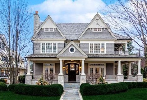 Shingle Style Architecture, Nantucket Style Homes, British Cottage, Architecture Antique, Shingle House, St Joes, Gray House, Nantucket Style, Shingle Style Homes