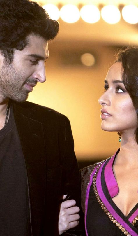 Ashique 2 Pics, Funny Couple Pics, Dhanush Images, Aashiqui 2, Roy Kapoor, Funny Couple Pictures, Vintage Bollywood Aesthetic, Romantic Couple Images, Love Couple Images