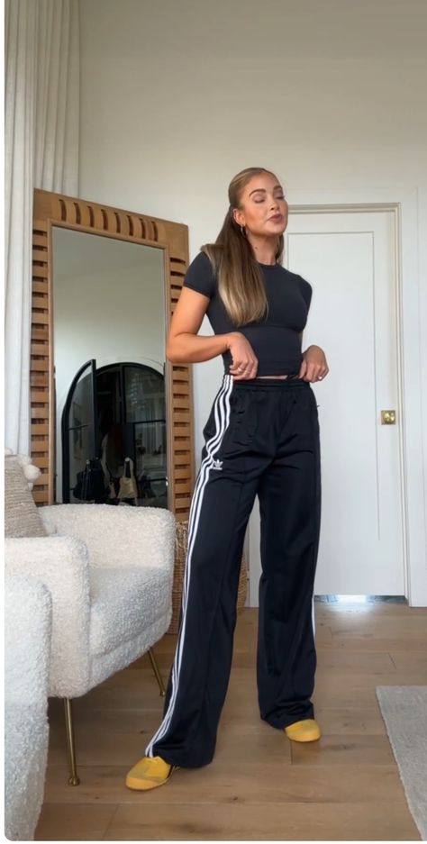 Adidas Pants Outfit Fashion, Adidas Track Pants Outfit Woman, Track Pants Outfit Women, Adidas Joggers Outfit, Adidas Track Pants Outfit, Adidas Pants Outfit, Pants Adidas, Adidas Outfit Women, Track Pants Outfit