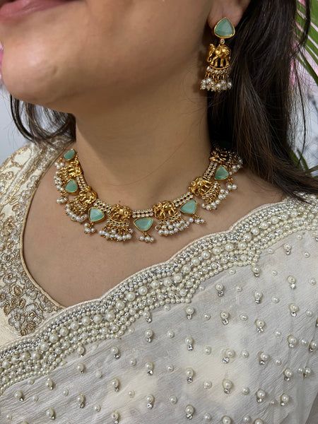 Temple Work, Fashion Jewelry Necklaces Gold, Coral Jewelry Set, Long Haram, Pearl Work, Modern Gold Jewelry, Gold Jewelry Simple Necklace, Diamond Necklace Designs, Antique Bridal Jewelry