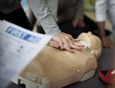 Cpr first aid training concept | Free Photo #Freepik #freephoto #people #medical #health #event Cpr Certification, First Aid Training, First Aid Cpr, Cardiopulmonary Resuscitation, Basic Life Support, Basic First Aid, First Aid Course, Cpr Training, Platelet Rich Plasma