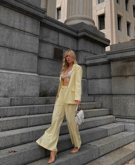 Darkest Temptation, Foam Mirror, Mustard Yellow Outfit, Outfit Blonde, Yellow Outfits, Yellow Outfit, Curly Girl Hairstyles, Dark Blonde, Curly Girl