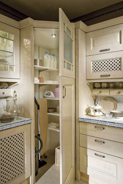 46+ Corner Kitchen Cabinets Ideas That Optimize Your Kitchen Space - Page 34 of 46 - Cool Women Blog Kitchen Corner Pantry, Corner Kitchen Cabinet Ideas, Kitchen Corner Cupboard, Corner Pantry Cabinet, Italian Kitchen Cabinets, Kitchen Corner Storage, Corner Closet, Corner Kitchen Cabinet, Corner Pantry