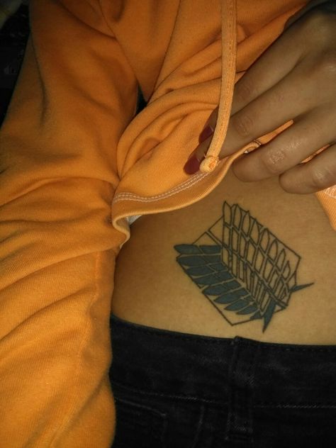 Tatuaje de "Las alas de la libertad" Shingeki no Kyojin Tattoos And Body Art, Body Art Tattoos, Attack On Titan, Body Art, Moon, Tote Bag, Humor, Tattoos, Anime