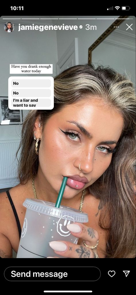 Jaime Genevieve Hair, Jamie Genevieve Nails, Jamie Genevieve Hair Streak, Jaime Genevieve, Jamie Genevieve Makeup, Jamie Genevieve Lip Piercing, Jamie Genevieve, Art Makeup, Teen Fashion