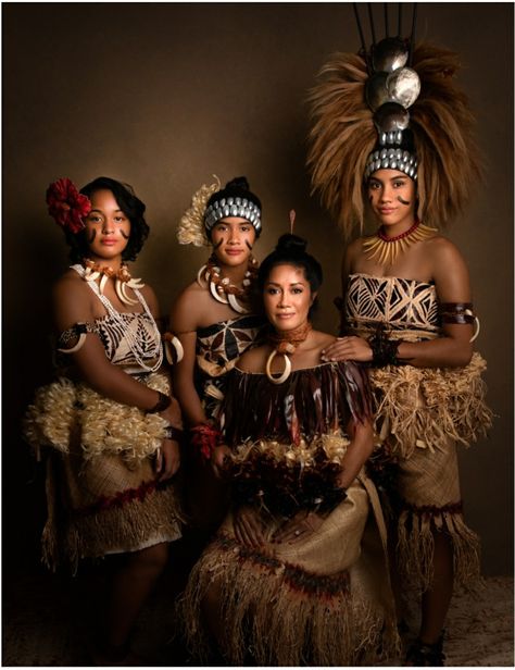 Traditional Hawaiian Clothing, Tuiga Samoa, Moana Jr, Samoan Clothing, Tongan Culture, Samoan People, Samoan Women, Samoan Culture, Polynesian Beauty