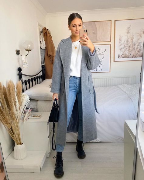 Grey Peacoat Womens Outfit, Gray Peacoat Outfit, Grey Peacoat Outfit, Light Grey Coat Outfit, Grey Coat Outfit Winter, Peacoat Womens Outfit, Duster Coat Outfit, Cute Outfit Ideas For Women, Grey Coat Outfit