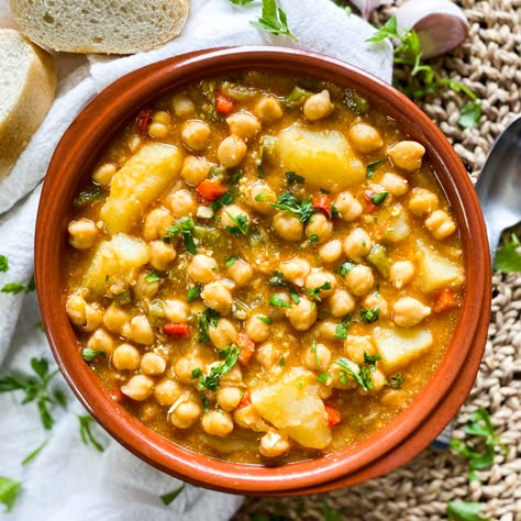 Bean Stew Recipes, Garbanzo Bean Stew, Vegetarian Beans, Garbanzo Bean Recipes, Spanish Soup, Kung Pao Chicken Recipe, Garbanzo Bean, Bean Stew, Stew Recipe