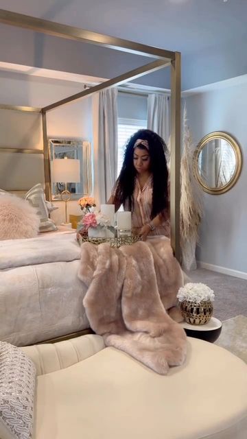 Boujee Apartment, Romantic Bedrooms, Glam Bedroom Decor, Luxe Bedroom, Luxury Room Bedroom, Glam Bedroom, Classy Bedroom, Beauty Room Decor, Bedroom Decorations