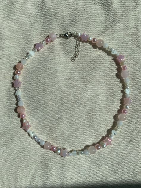 blush pink beaded necklace Jewelry Beads Ideas Aesthetic, Pastel Necklace Aesthetic, Danish Pastel Necklace, Pearl Necklace Aesthetic Colorful, Beaded Aesthetic Necklace, Y2k Diy Bracelets, Y2k Pearl Necklace, Y2k Bead Necklace, Y2k Handmade Jewelry