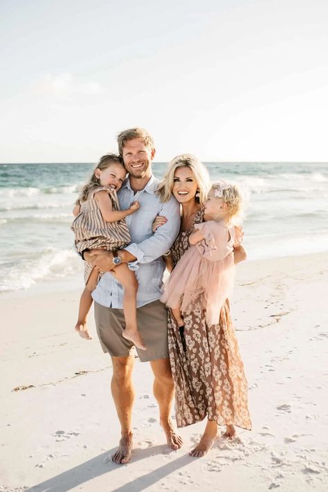 Your Guide on What to Wear for Fall Family Photos - Loverly Grey Family Beach Pictures Outfits, Fall Beach Outfits, Beach Photoshoot Family, Beach Picture Outfits, Family Photos What To Wear, Loverly Grey, Beach Photography Family, Family Beach Portraits, Fall Beach