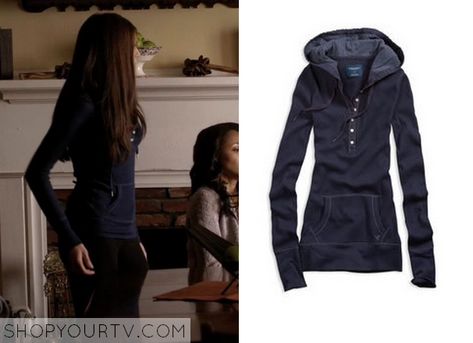 The Vampire Diaries: Season 1 Episode 14 Elena's Navy Hoodie | Shop Your TV Helena Gilbert, Vampire Diaries Season 1, Katherine Pierce Outfits, Elena Gilbert Style, Vampire Diaries Fashion, Waffle Hoodie, Vampire Diaries Outfits, Worn On Tv, Disney Bound Outfits