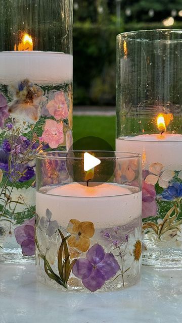 Pressed Flower Centerpiece, Resin Flower Crafts, Pressed Flowers Ideas, Diy Pressed Flowers, Candles With Dried Flowers, Home Made Candles, Microwave Flower Press, Pressed Flower Candles, Pressed Flowers Diy