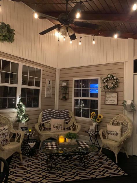 Amber Lewis Kitchen, Back Porch Designs, Design Home Ideas, Screened Porch Decorating, Stylish Kitchen Design, Screened Porch Designs, Porch Life, Porch Remodel, Sunroom Decorating