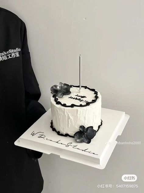 Black And White Bday Cake, Black And White Cake Aesthetic, 19th Birthday Cakes, Modern Birthday Cakes, Cake For Boyfriend, Happy Anniversary Cakes, White Birthday Cakes, Vintage Birthday Cakes, Cake For Husband