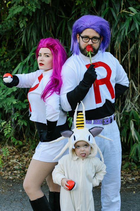 This year we did team rocket for Halloween as requested by my 3 year old. Pokemon Family, Family Costumes For 3, Matching Family Halloween Costumes, Pokemon Halloween Costume, Family Costumes Diy, Family Themed Halloween Costumes, Old Halloween Costumes, Pokemon Costumes