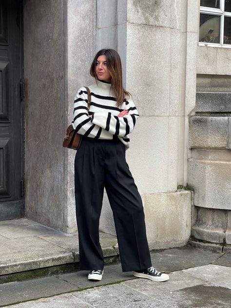 Stripped Sweater Outfits, Striped Sweater Outfits, Breton Stripes Outfit, Black Tailored Trousers, Striped Sweater Outfit, Pullover Outfit, Stripe Outfits, Autumn Street Style, Casual Chic Outfit