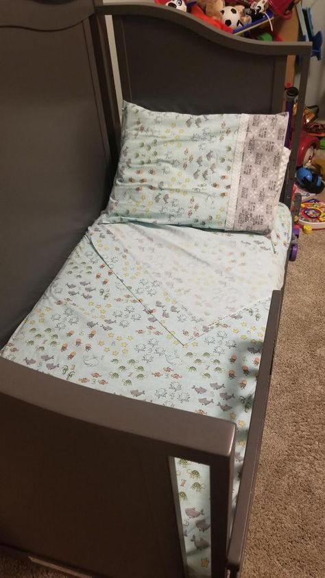 #myperpetualproject  Did you know there is such a thing as a top sheet for a Toddler bed? I didn't until my daughter asked me to make a couple. They are super simple to make using 45" wide fabric. Instructions & Supply list are included. #topsheet  #toddlersheet #cribsheet #diysheets Make Top, Toddler Sheets, Toddler Top, Supply List, Crib Sheets, Toddler Sizes, Gifts Holiday, Super Simple, Flat Sheets