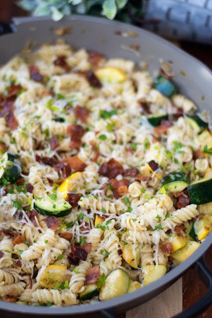 The Kitchen Wife: Zucchini Bacon Parmesan Pasta Recipe:  A Delightfu... Bacon Parmesan Pasta, Bacon Pasta Recipes, Bacon Zucchini, Healthy Pasta Dishes, Quick Pasta Recipes, Quick Pasta, Pasta Side Dishes, Pasta Sides, Healthy Pasta