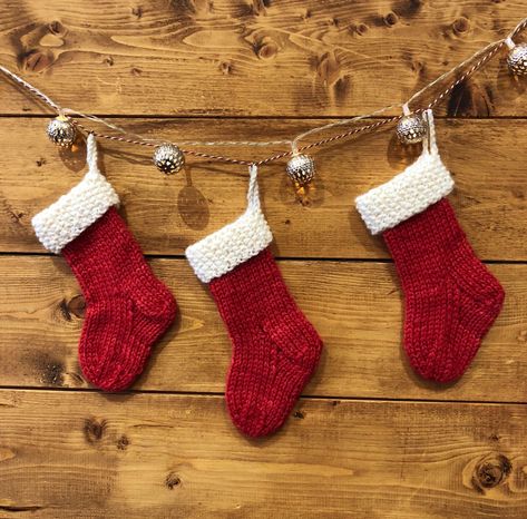 Stockings Knitting Pattern, Knitted Christmas Stocking Patterns Free, Christmas Stocking Pattern Free, Knitted Christmas Stocking Patterns, Stocking Pattern Free, Christmas Knitting Projects, Mini Christmas Stockings, Knit Inspiration, Mini Stockings