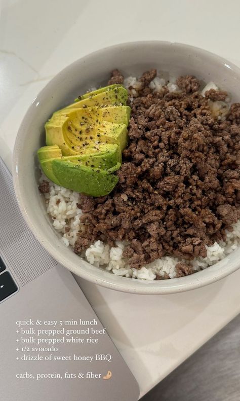 Healthy Easy Meals High Protein, Clean Meal Aesthetic, Meal Preps Aesthetic, Protein Goals Aesthetic, Healthy Eating Protein Aesthetic, High Protein Lunch Aesthetic, Protein Aesthetic Food, Healthy High Protein Meals Aesthetic, Clean Meals Aesthetic