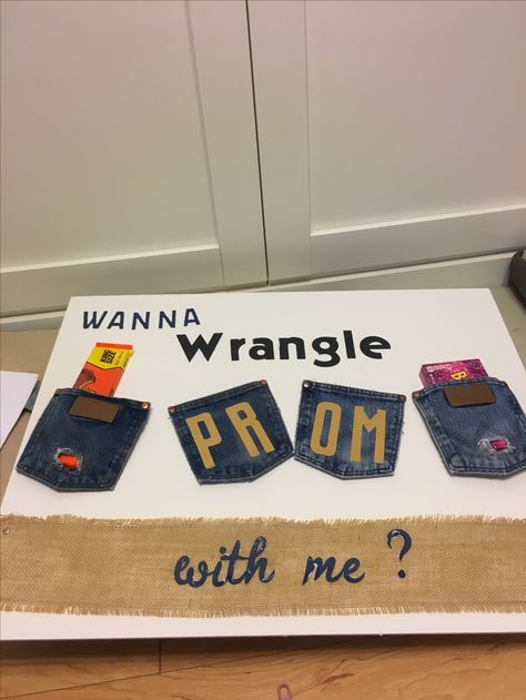 Country Prom Proposal, Country Homecoming Proposal, Best Prom Proposals, Sadie Hawkins Proposals, Creative Prom Proposal Ideas, Sadies Proposal, Cute Hoco Proposals, Formal Proposals, Cute Promposals