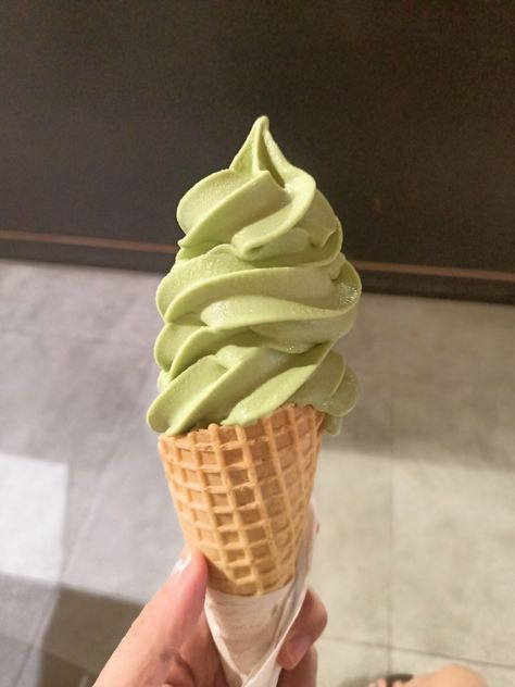 Matcha Ice Cream Ice Cream Matcha Aesthetic, Green Ice Cream, Matcha Ice Cream, Cream Aesthetic, Coding For Kids, Pretty Food, Easy Snacks, Aesthetic Food, Sweet Recipes