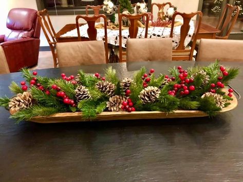 Rustic Christmas Centerpieces For Table, Christmas Bowl Decorations, Christmas Decor Diy Cheap, Christmas Table Decorations Centerpiece, Diy Christmas Deco, Christmas Decorations Centerpiece, Christmas Decorations Diy Crafts, Bread Bowl, Christmas Table Centerpieces