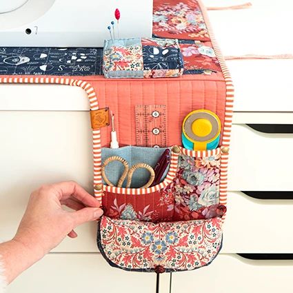 Sewing Space Station Diy Sewing Organizer, Sewing Organizer Pattern, Sewing Organizer, Sewing Station, Sewing Machine Cover, Sewing Room Organization, Sewing Crafts Tutorials, Sewing Space, Small Sewing Projects