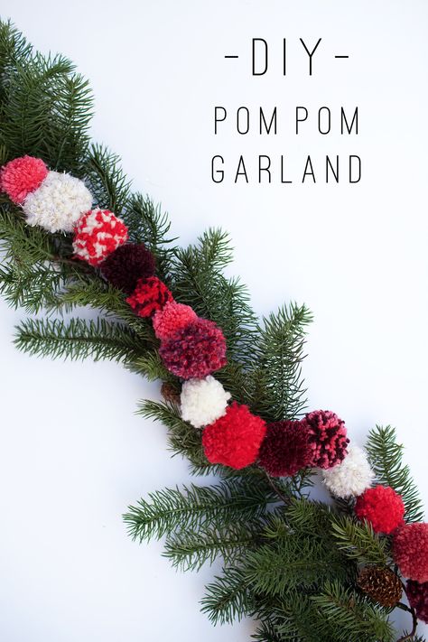 TELL: DIY CHRISTMAS POM POM GARLAND - Tell Love and Party Christmas Pom Pom, Diy Christmas Garland, Christmas Decorations Garland, Diy Pom Pom, How To Make A Pom Pom, Pom Garland, Pom Pom Crafts, Easy Christmas Decorations, Christmas Tree Garland