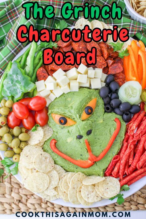 Grinch Guacamole And Chips, Grinch Appetizers Food Ideas, Grinch Themed Charcuterie Board, Christmas Guacamole, The Grinch Charcuterie Board, Grinch Charcuterie, Grinch Board, Grinch Guacamole, Grinch Charcuterie Board Ideas