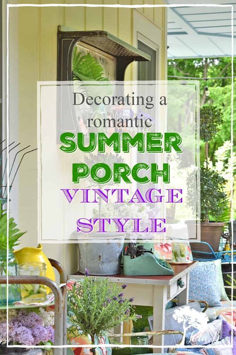 Decorating the summer porch can be extra fun when you use refreshed and repurposed vintage finds. Plus more summer porch decor ideas from creative bloggers. Portico Shabby Chic, Summer House Interiors, Summer Front Porch Decor, Shabby Chic Porch, Vintage Style Decor, Summer Porch Decor, Spring Porch Decor, Cottage Porch, Vintage Patio