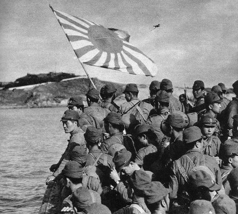 Rikusentai (178)2 ashore Ww2 Photography, Perang Dunia Ii, Imperial Japanese Navy, Ww2 History, Imperial Army, Landing Craft, Dutch East Indies, Iwo Jima, Japan History