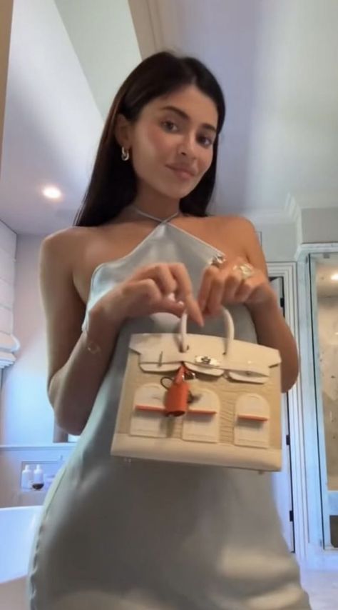 Kylie Jenner Bags, Kylie Jenner Icons, Looks Kylie Jenner, Trajes Kylie Jenner, Jenner Photos, Kylie Baby, Estilo Kylie Jenner, Kylie Jenner Look, Expensive Bag