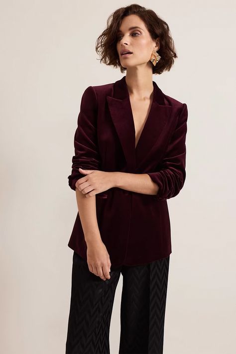 Burgundy Velvet Blazer, Coat Guide, Velvet Clothes, Sequin Outfit, Christmas Party Outfits, Burgundy Velvet, Evening Dress Fashion, Black Evening Dresses, Deep Burgundy