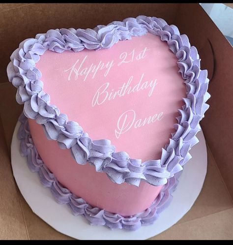 Pink and purple heart shaped, buttercream cake. Elegant buttercream border piping. Pink And Purple Heart Cake, Heart Shape Cake Designs, Biscuit Icing, Pink Purple Aesthetic, Heart Shape Cake, Cake Elegant, Heart Shaped Cake, 25th Birthday Cakes, Purple Chocolate