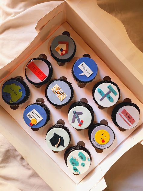 Farewell Cupcakes, Cupcakes Theme, Theme Cupcakes, Fondant Cupcakes, Themed Cupcakes, Food Blog, Fondant, Travel