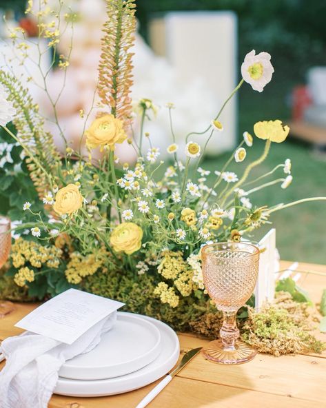 Mustard Yellow Wedding, Gold Table Setting, Wedding Collage, Picnic Style, Yellow Wildflowers, Instagram Direct, Yellow Wedding, Wedding Organization, Botanical Wedding