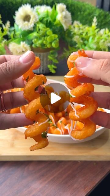 Girish Chhabria on Instagram: "Crispy Potato Spirals Do support us and do like, share, comment and tag your friends and family who would love to try this! Also do checkout our story highlights to know products, kitchenware and gadgets which we use in our videos! 👨‍🍳For more updates follow us @agarnishbowl 👨‍🍳For more updates follow us @agarnishbowl ☞︎︎︎ Use #agarnishbowl to get featured!! . . ❌ Strictly No Repost!! Neither on Instagram nor on any other platforms. . . ✔️Turn your post notification on to never miss an update!! #crispy #potato #spirals #easyrecipes #quickrecipes #recipecreator #mumbaifoodbloggers #mumbaifoodblogger #mumbaifoodblog #thanefoodblogger #navimumbaifoodblogger #foodcontentcreator #foodbloggerlife" Potato Spirals, Mumbai Food, Crispy Potatoes, Tag Your Friends, Story Highlights, Our Story, Quick Recipes, Food Blogger, Potato