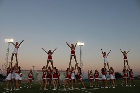 Pep Rally Aesthetic, Rally Aesthetic, Highschool Cheer, Cheer Aesthetic, America Aesthetic, Cheer Flyer, Softball Cheer, Cheer Season, Angelic Beauty