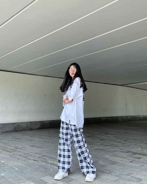 Checkered Pants Outfit, Checkered Pants, Trendy Outfits For Teens, Tomboy Style Outfits, Disco Outfit, Smart Casual Outfit, Interview Outfit, Tomboy Fashion, Pink Outfit