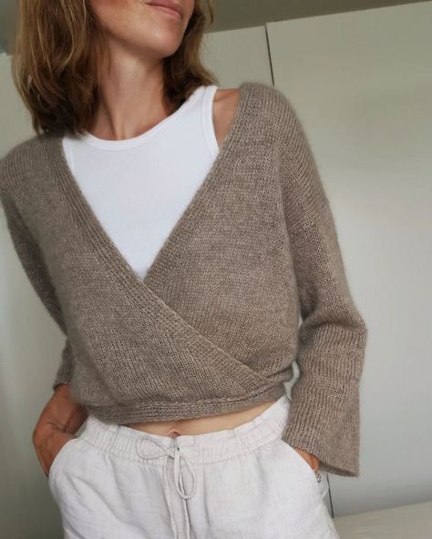 Autumn Knitting, 2025 Fashion Trends, Summer Cotton Tops, Mum Fashion, Rock Outfit, Trending Fashion Outfits, Diy Knitting, Outfit Inspo Fall, Knit Fashion