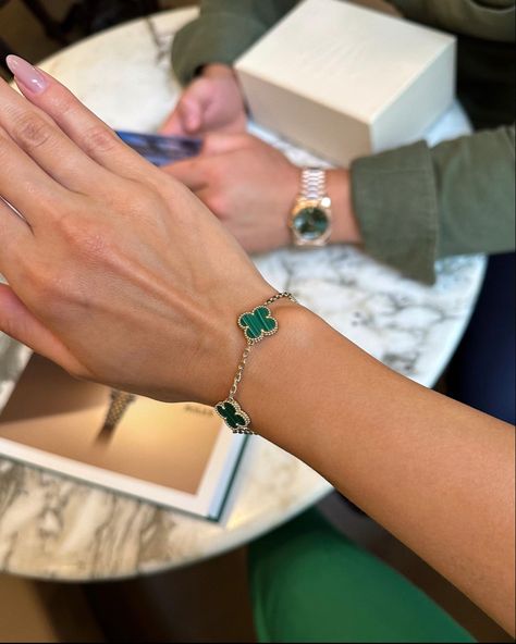 Van cleef | luxury | luxury lifestyle | money | money motivation | aesthetic | money aesthetic | Malachite Van Cleef, Green Van Cleef Bracelet, Green Van Cleef, Van Cleef Bracelet, Cleef Bracelet, Lucky Leaf, Green Vans, Bracelet Simple, Leaf Bracelet