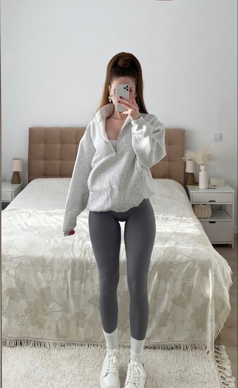 Cute Gray Legging Outfits, Grey Athletic Leggings Outfit, Grey Ribbed Leggings Outfit, Outfits To Wear With Grey Leggings, Grey Legging Outfits Winter, Charcoal Grey Leggings Outfit, Grey Leggings Winter Outfit, Cute Grey Leggings Outfit, Basic Fall Outfits Leggings