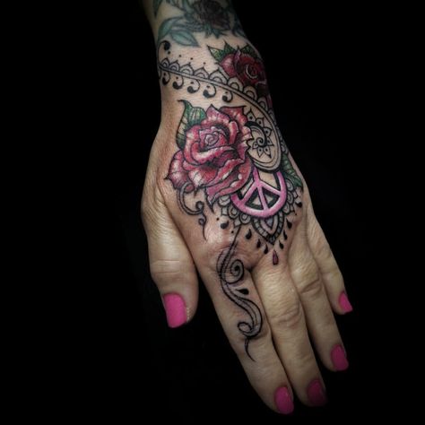 Tattoos For Mother And Daughter, Tattoos For Mother, Beautiful Hand Tattoos, Wrist Hand Tattoo, Cool Tattoos For Women, Hand Tattoos Pictures, Hand Tattoo Cover Up, Cool Little Tattoos, Hand Tattoo Images